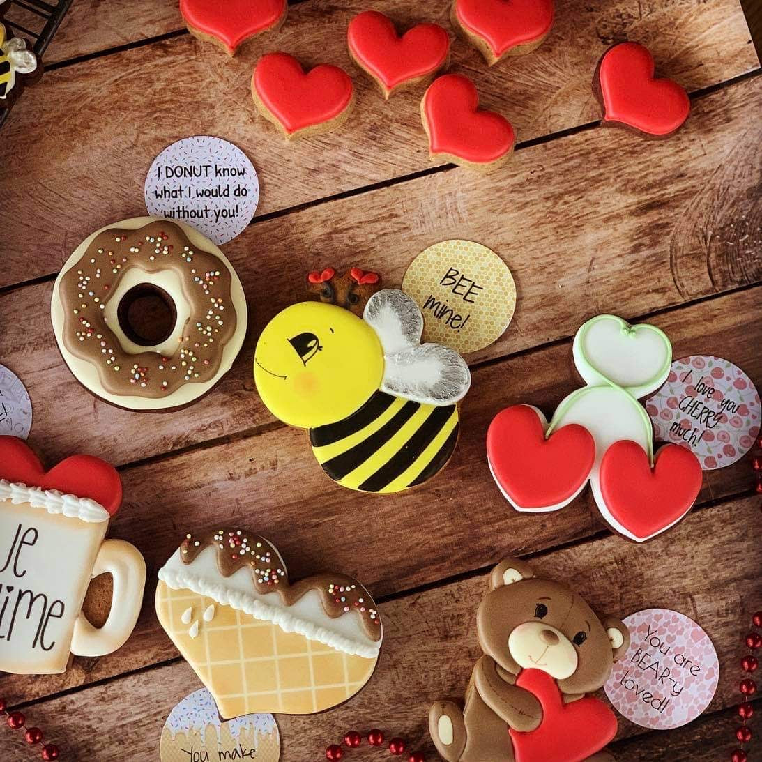 Very Vero Sweets by Design - Valentine Bee Cookie Cutter